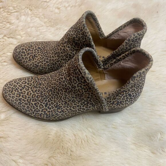 Lucky Brand Baley 2 Leopard Print Suede Ankle Boots size 7.5 - Picture 3 of 7